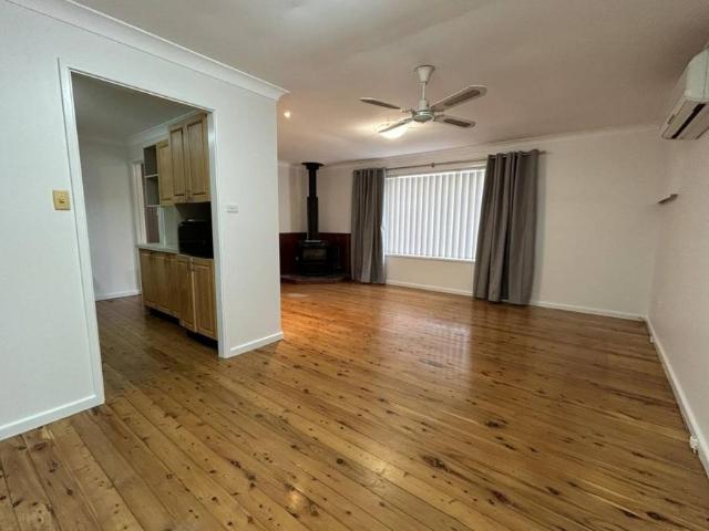 3 BEDROOM HOME IN TANILBA BAY!