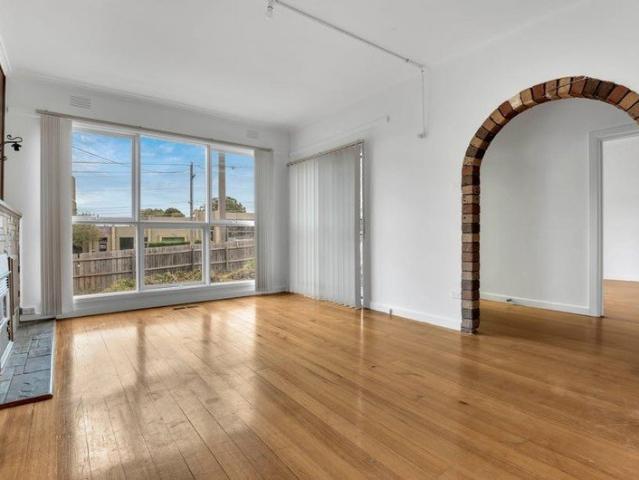 3 Bedroom Home In The Heart Of Bundoora!