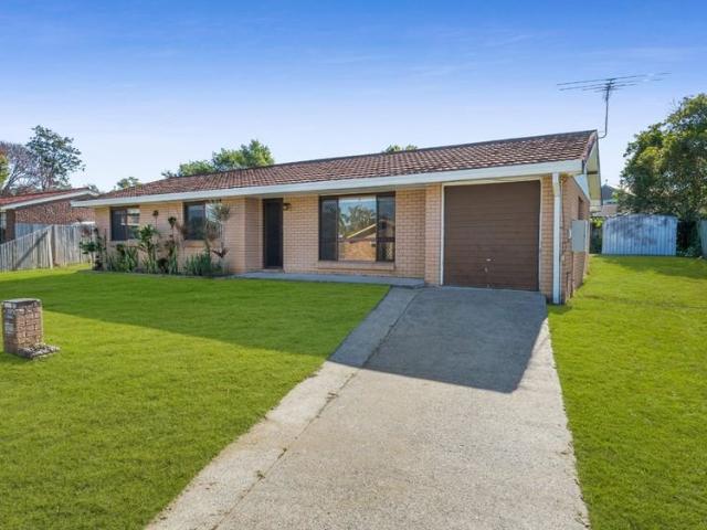 3 BEDROOM HOME IN THE HEART OF MOUNT WARREN PARK, WALKING DISTANCE TO EVERYTHING
