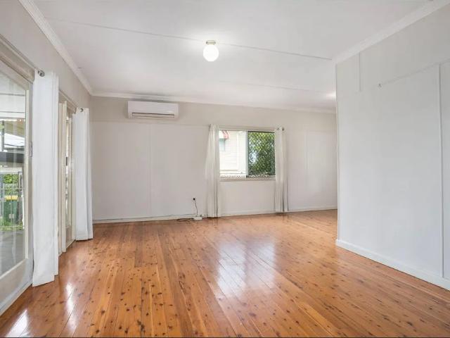 3 BEDROOM HOME IN A FANTASTIC CENTRAL LOCATION!