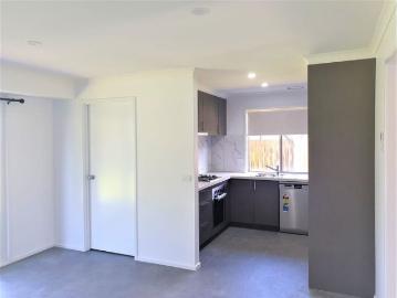3 BEDROOM HOME IN A GREAT PLACE IN PAKENHAM !