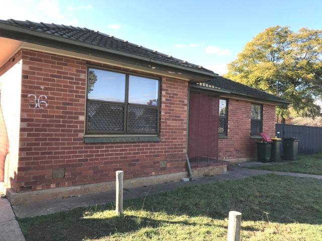 3 BEDROOM HOME IN A VERY CONVENIENT LOCATION!