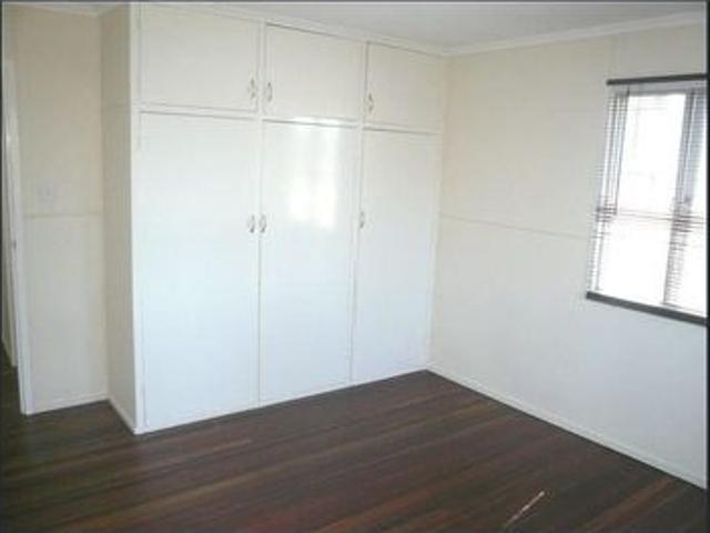 3 Bedroom Home in Convenient Rocklea Location