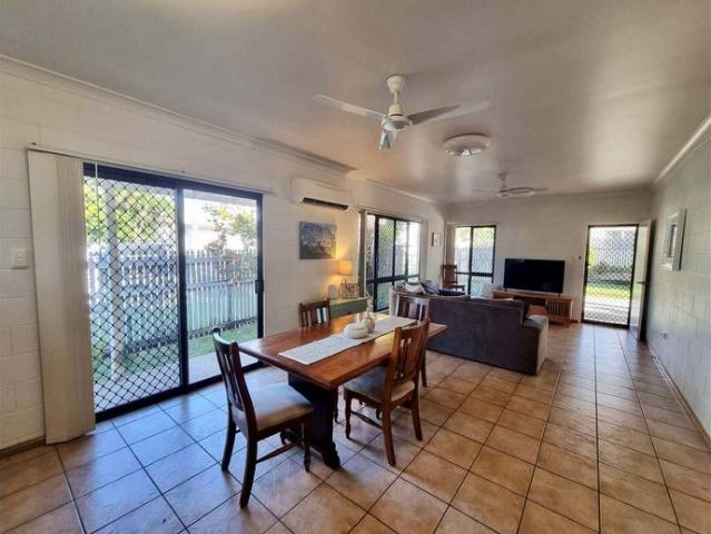 3 BEDROOM HOME IN DOUGLAS!