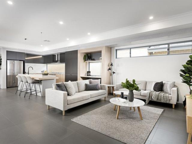 3 Bedroom Home in Eglinton Under $830,000!