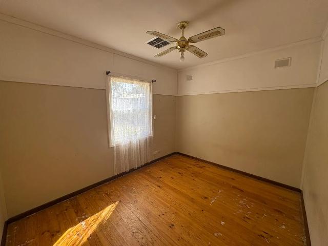 3 Bedroom Home In Elizabeth East!
