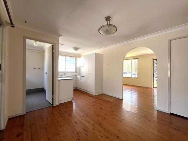 3 Bedroom Home in Prime Charmhaven Location!