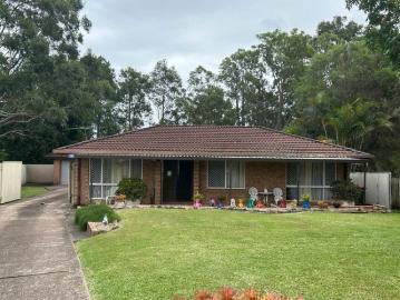 3 BEDROOM HOME IN QUITE CUL DE SAC!