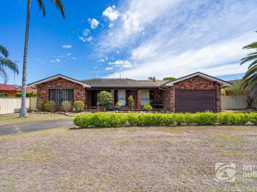 Tuncurry, Crawford River - Garden, Fireplace