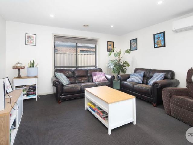 3 BEDROOM HOME IN SEBASTOPOL