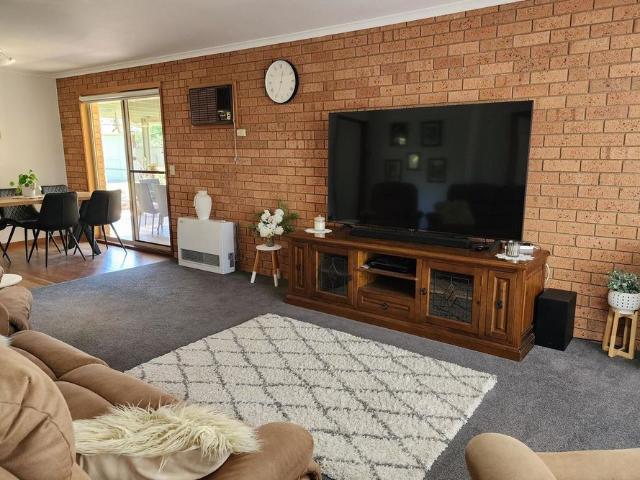 3 Bedroom Home in Sought After Court