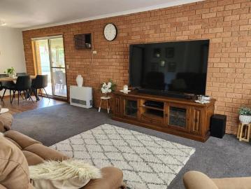 3 Bedroom Home in Sought After Court