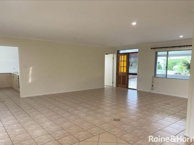 3 Bedroom home in sought after Newell Beach