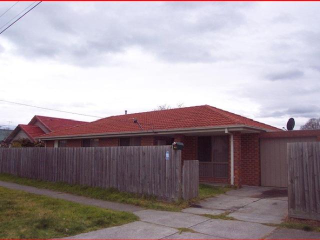 3 BEDROOM HOME IN SPRINGVALE CENTRAL