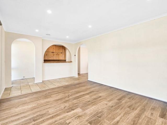 3 BEDROOM HOME, LARGE BLOCK!