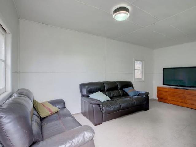 3 Bedroom home, meters from the Beach with Shed and Bungalow