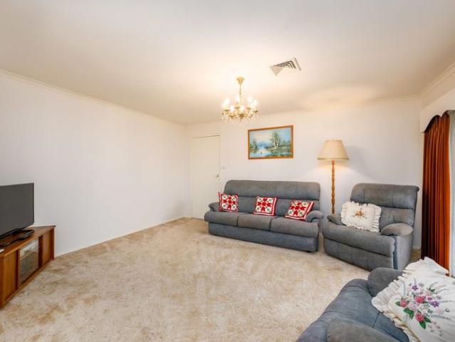 3 BEDROOM HOME NEAR BROKEN RIVER!