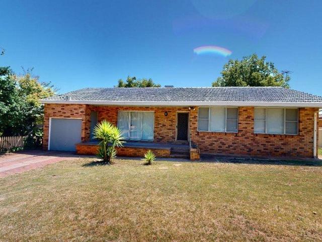 3 BEDROOM HOME NEAR GOLF COURSE