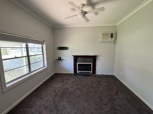 3 BEDROOM HOME NEXT TO GOLF COURSE!