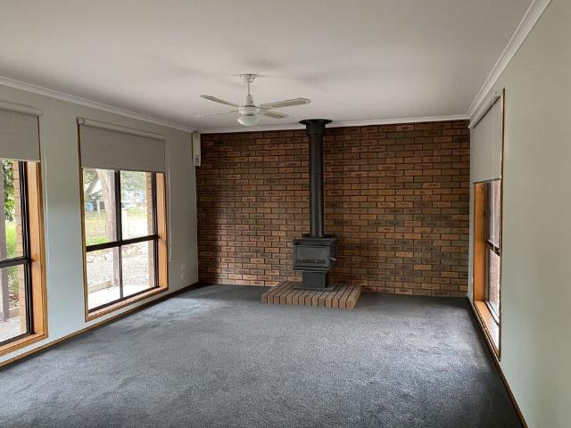 3 Bedroom Home on 5 Acres of Bliss in Rosedale