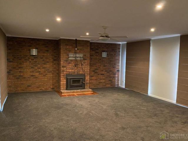 3 Bedroom Home on 5 Acres of Bliss in Rosedale