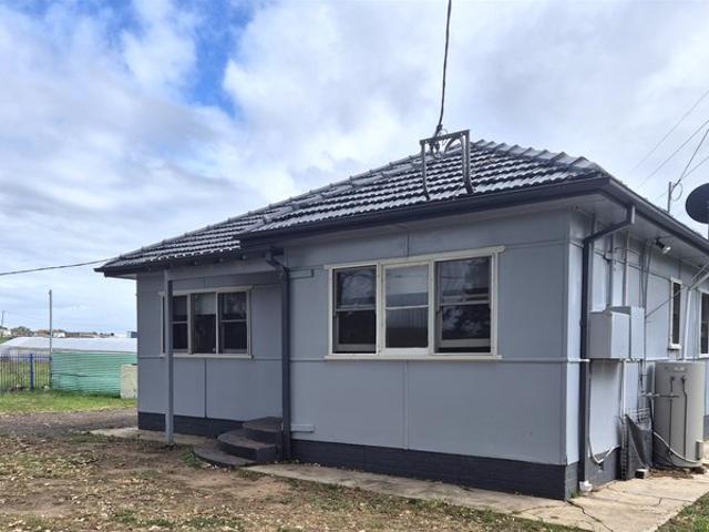 3 Bedroom Home on a Large Block Quiet Location!