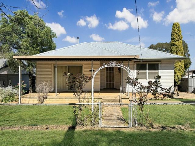 3 Bedroom Home on a Rare 1,800m2* Allotment