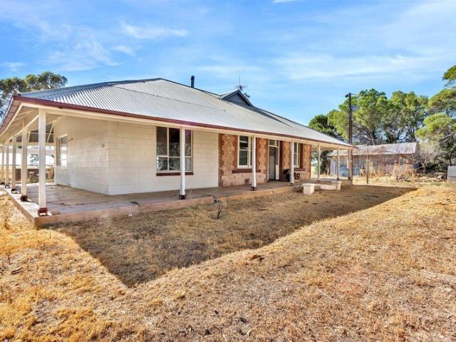 3 Bedroom Home Quiet Location