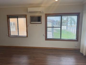 3 bedroom Home right on the Water