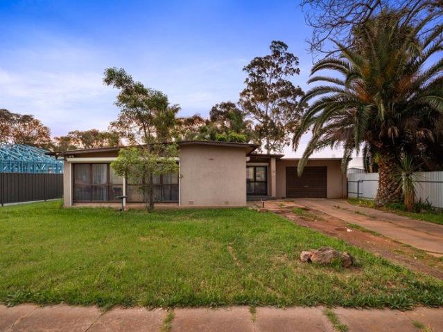 3 Bedroom home set on 667m2 with huge 23.9m frontage!