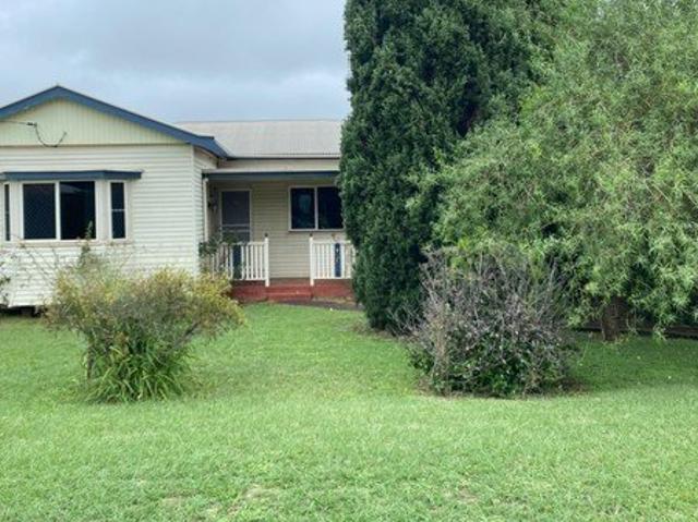 3 BEDROOM HOME SHORT WALK TO TOWN