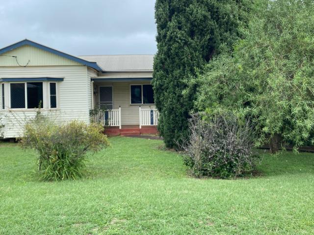 3 BEDROOM HOME SHORT WALK TO TOWN