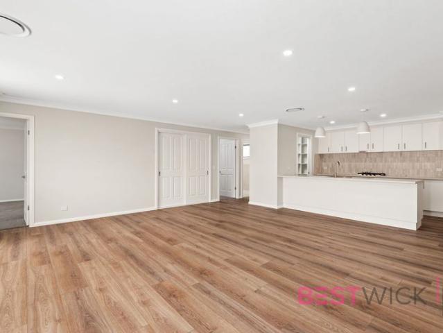 3 Bedroom Home, Stylish Living & conveniently located