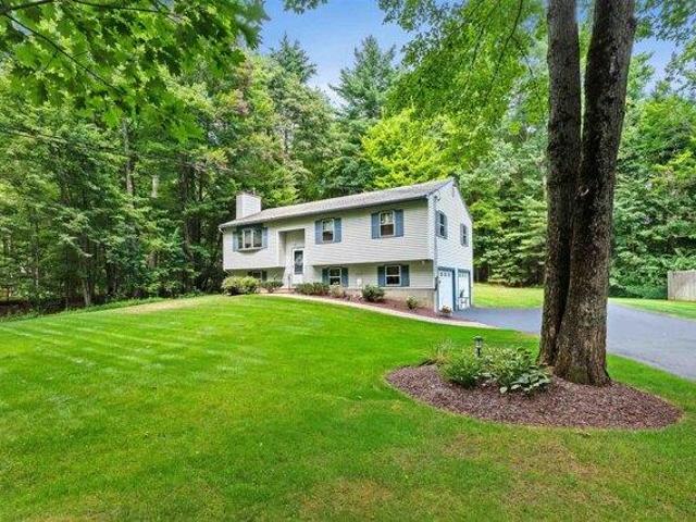 3 bedroom, Hooksett NH 03106 105289624