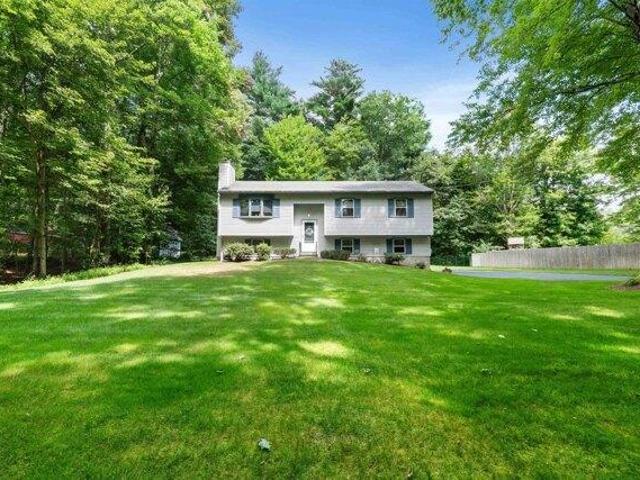 3 bedroom, Hooksett NH 03106 105549607