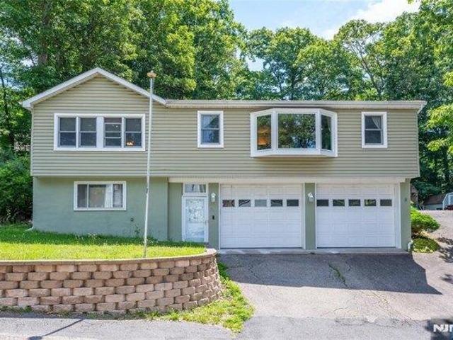 3 bedroom, Hopatcong NJ 07843 105233354