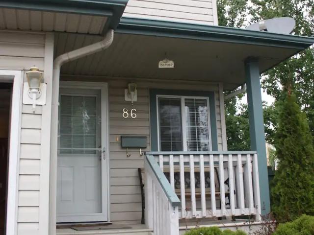 3 Bedroom Half Duplex in The Grange/Glastonbury