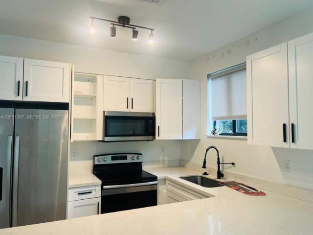 3 bedroom, Hallandale Beach FL 33009 106192041