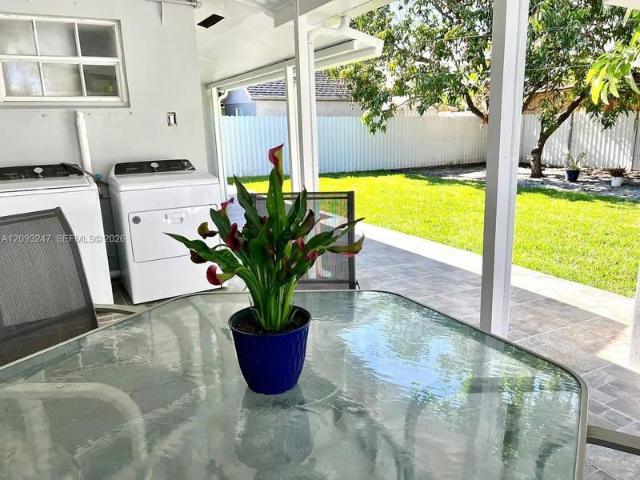 3 bedroom, Hialeah FL 33012 105580389