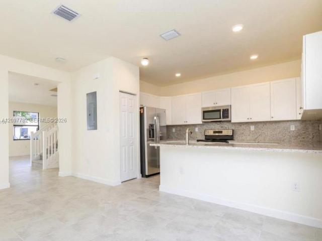 3 bedroom, Hialeah FL 33018 106030553