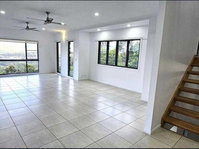 3 Bedroom Hideaway with Incredible Views!