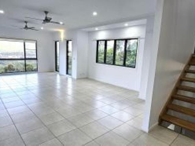 3 Bedroom Hideaway with Incredible Views!