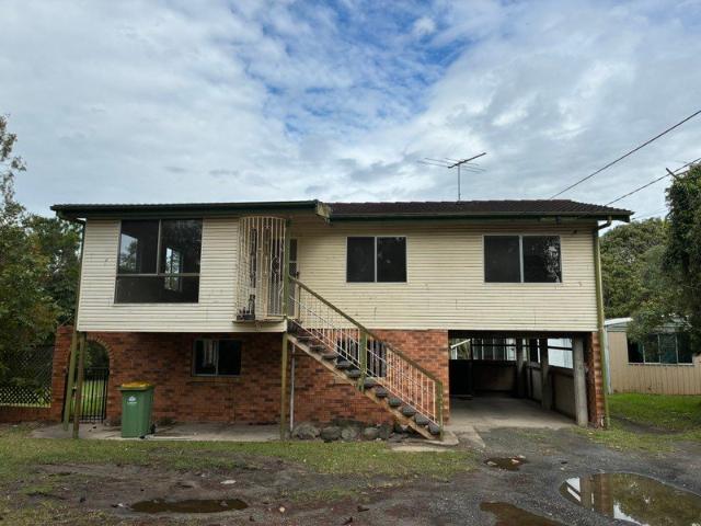 3 Bedroom Highset Home on a Large Block in Loganlea