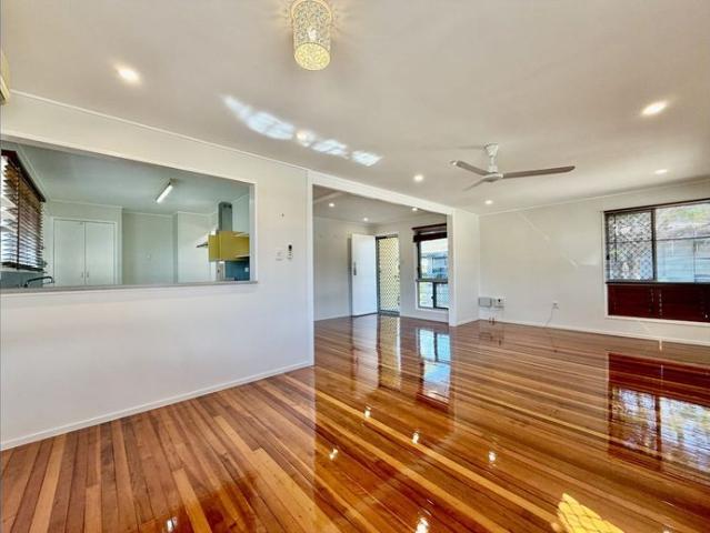 3 BEDROOM HIGHSET HOME IN VINCENT + UNDERHOUSE STORAGE + LARGE DECK!