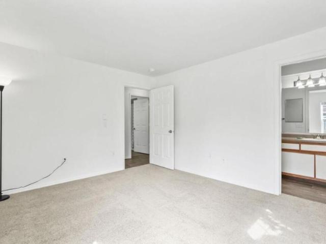 3 bedroom, Hillsboro OR 97124 LS105343849