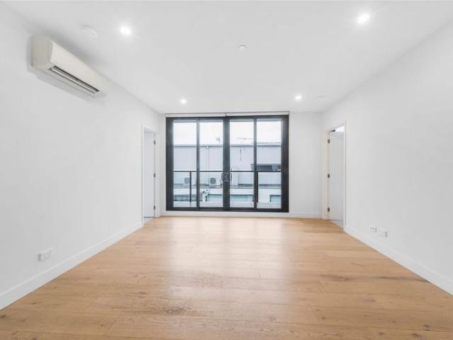 3 Bedroom HUE Apartment In Hughesdale Close to Everything