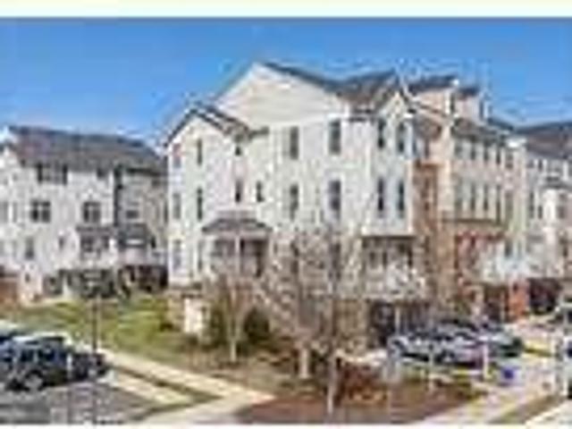 3 bedroom in Chantilly VA 20152