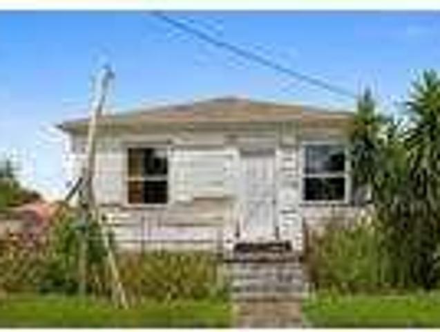 3 bedroom in Arabi Louisiana 70032