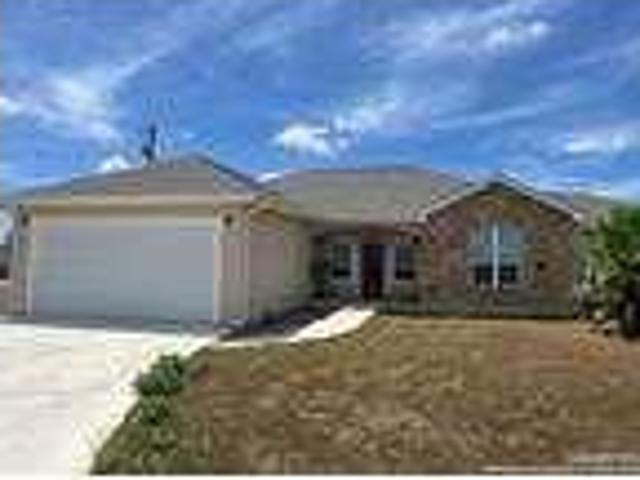 3 bedroom in Bandera Texas 78003