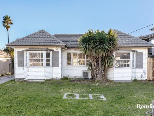 3 BEDROOM IN GREAT SUNSHINE LOCATION!
